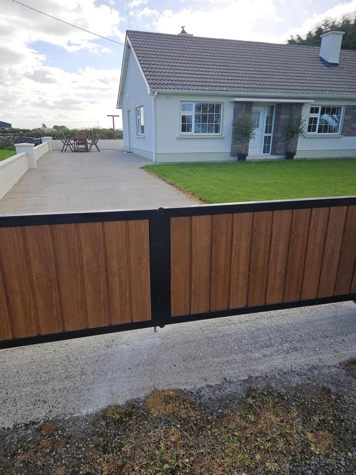 Three Bedroom Cosy Quiet Luxury In The Burren Wild Atlantic Way Hébergement de vacances Galway