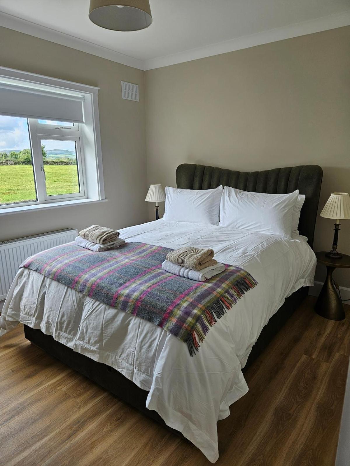 Three Bedroom Cosy Quiet Luxury In The Burren Wild Atlantic Way Hébergement de vacances *
