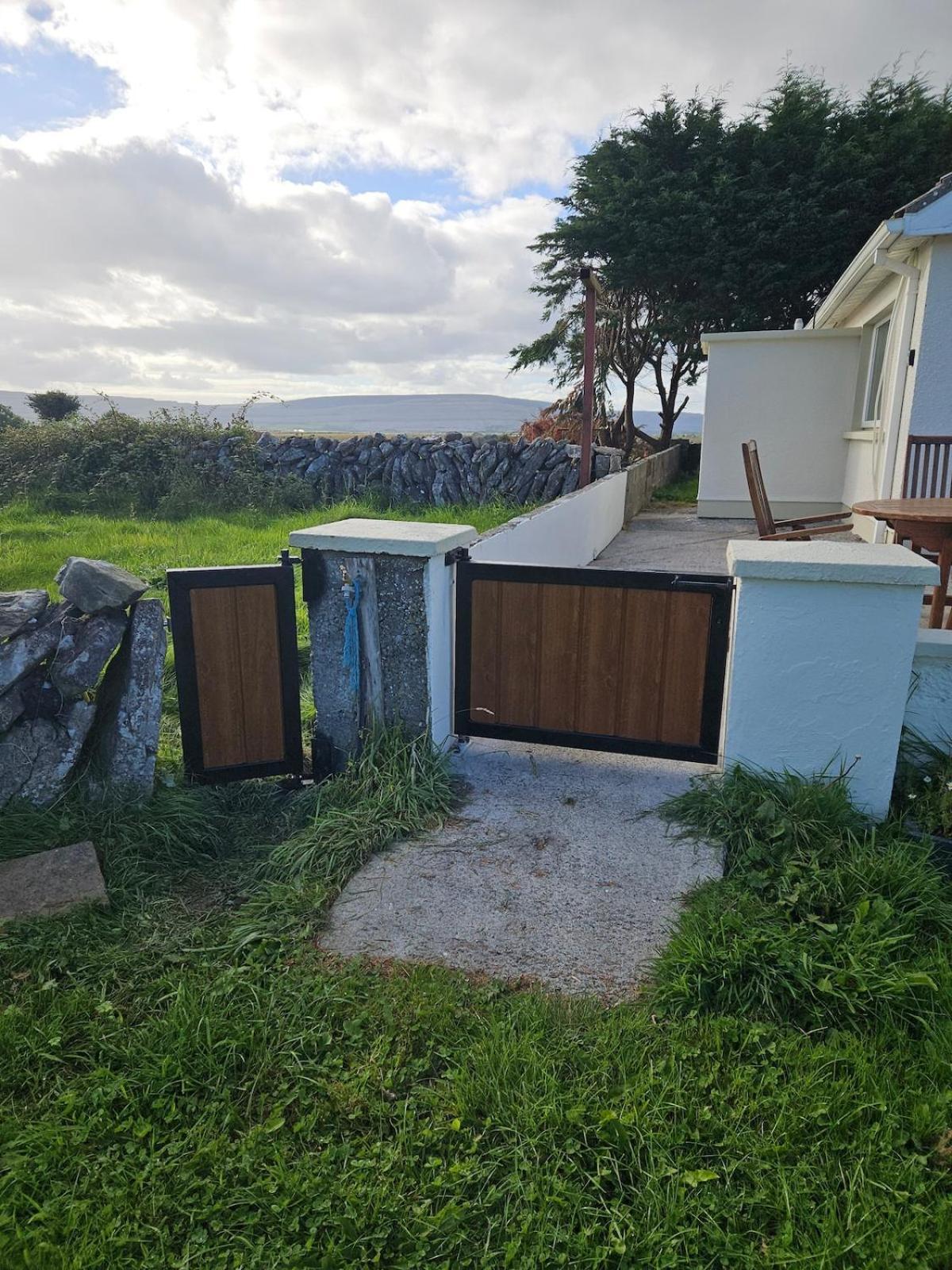 Three Bedroom Cosy Quiet Luxury In The Burren Wild Atlantic Way Hébergement de vacances