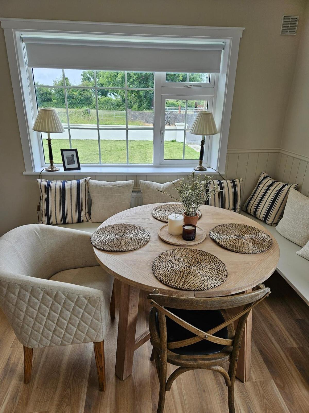 Hébergement de vacances Three Bedroom Cosy Quiet Luxury In The Burren Wild Atlantic Way Galway