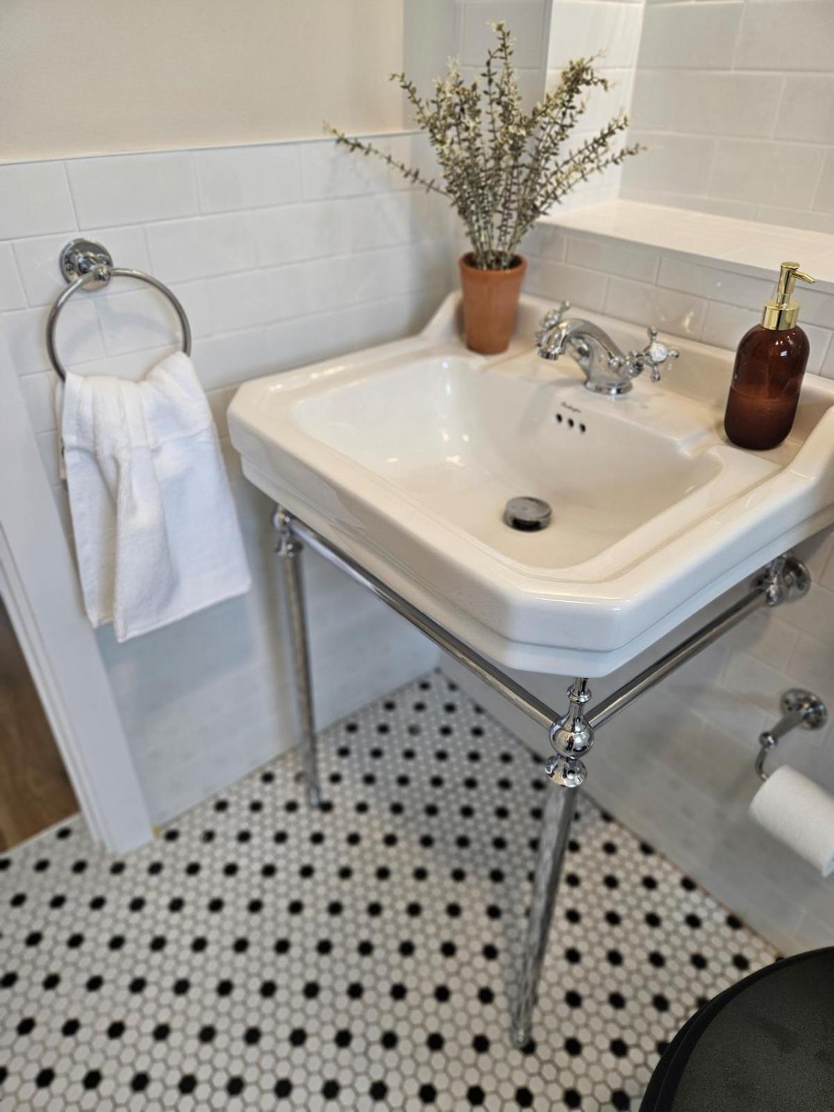 Three Bedroom Cosy Quiet Luxury In The Burren Wild Atlantic Way Holiday home